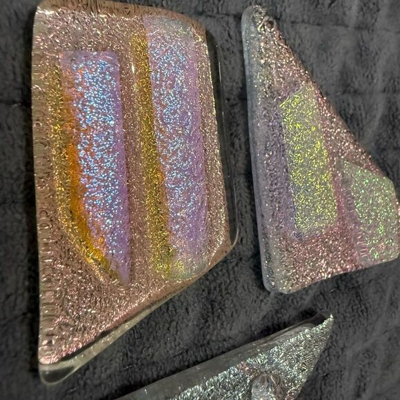Set of 3 Dichroic Glass Triangle Cabochons – Iridescent Pink, Gold & Silver - Picture 4 of 17